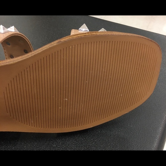 🤎Steve Maddens Nude Studded Slip on shoes 🤎 - Picture 9 of 9